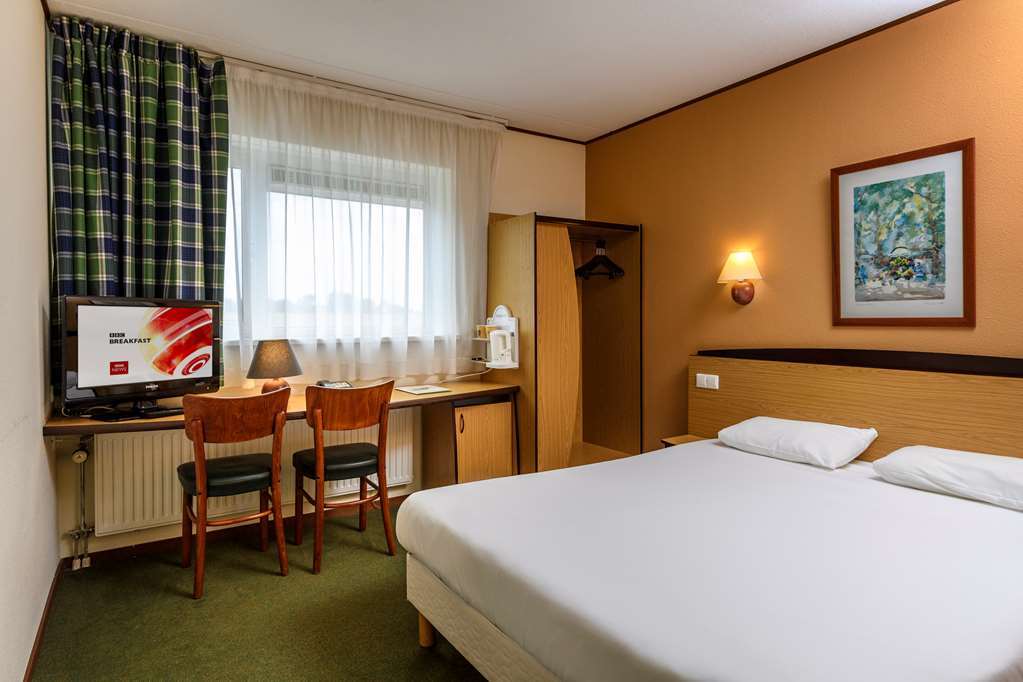 Campanile Hotel & Restaurant Делфт Номер фото